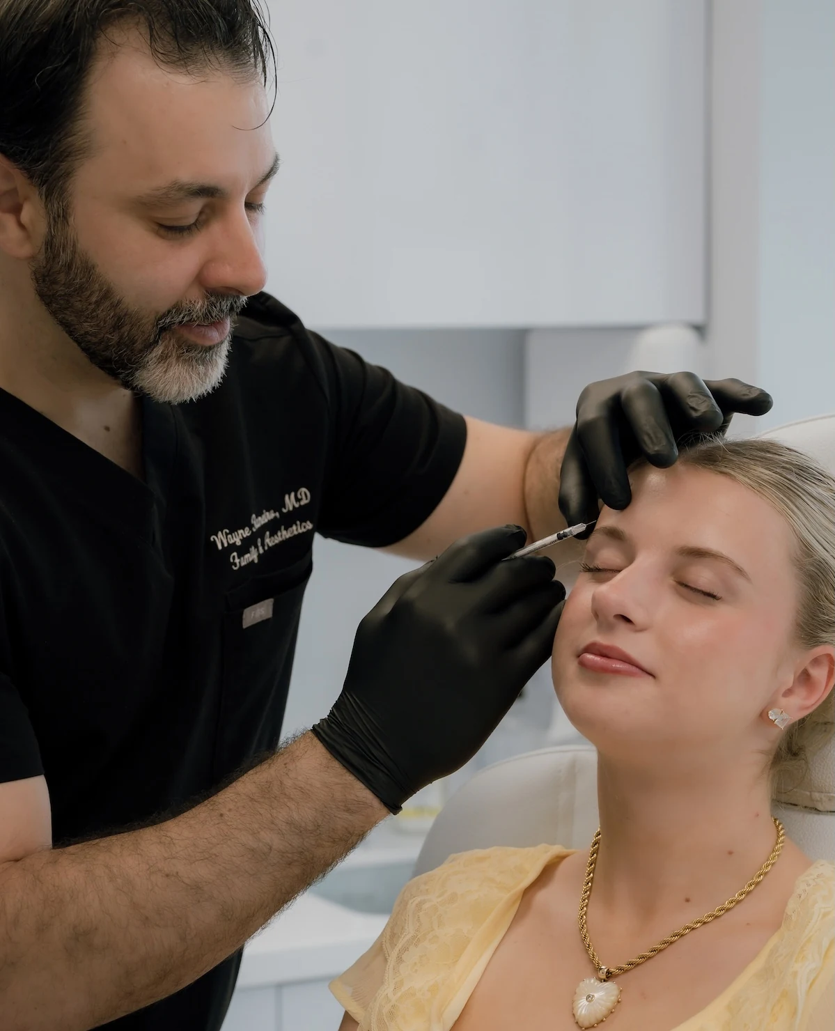 Dr. Wayne Raneiro performing an aesthetic treatment at PhillyMedClub in Philadelphia