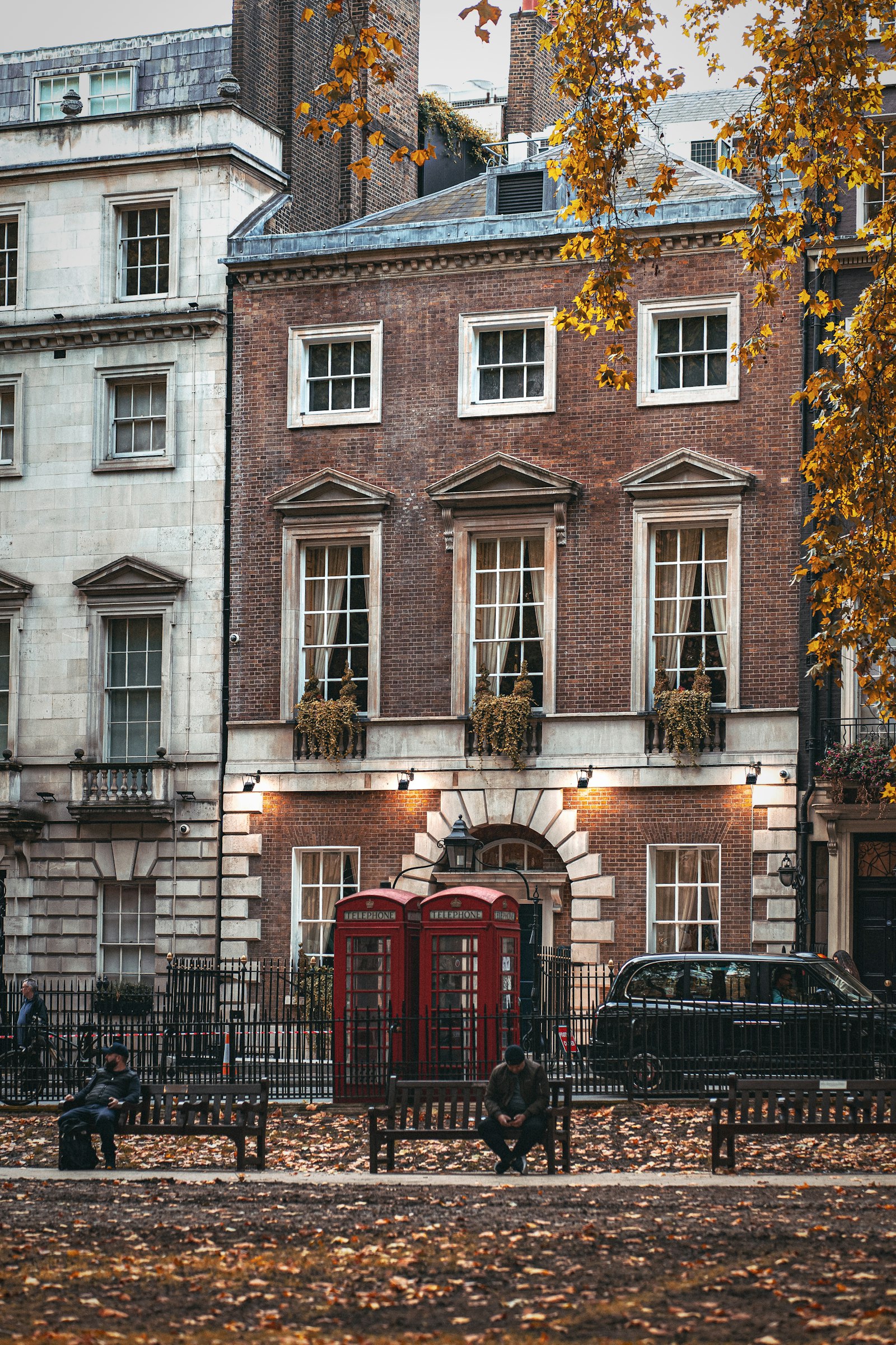 Handsome Georgian townhouse facade in the heart of Mayfair
