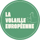 Badge vert rond avec texte blanc disant « La volaille européenne » et une main faisant un pouce levé.
