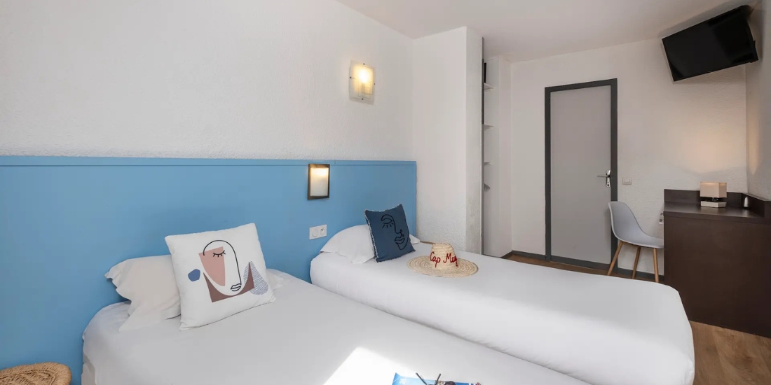 Standard room beds at the Cap Maya hotel