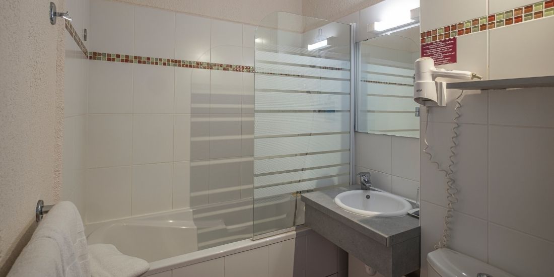 The bathroom in the comfort room, Hotel Cap Maya