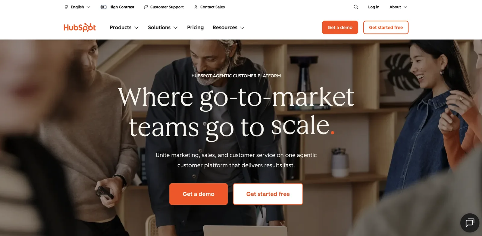 HubSpot homepage displaying its resource library and multiple CTA entry points