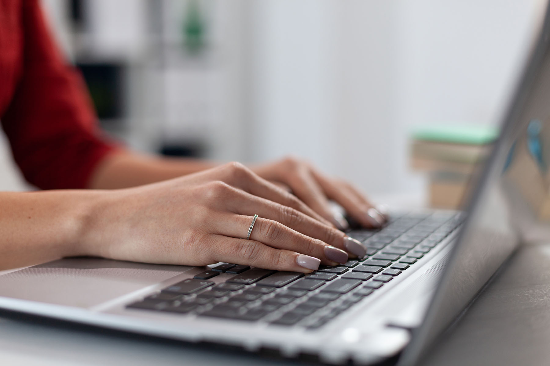 Small business owner typing on a laptop learning AI digital marketing