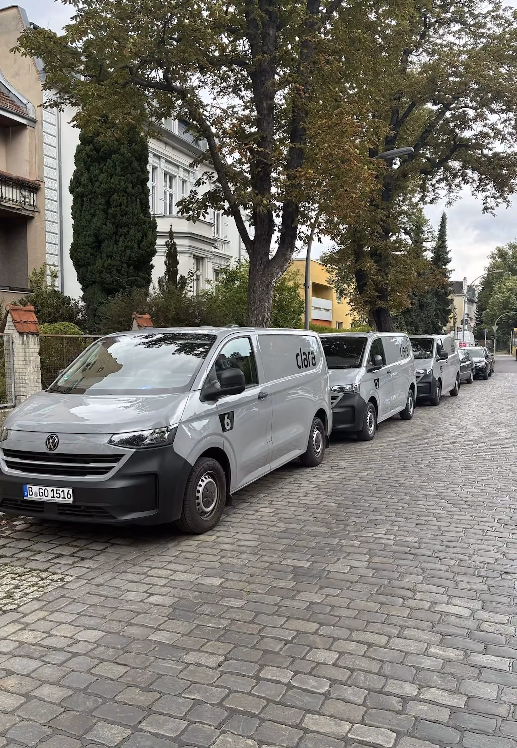 Clara Flotte auf Berliner Straße