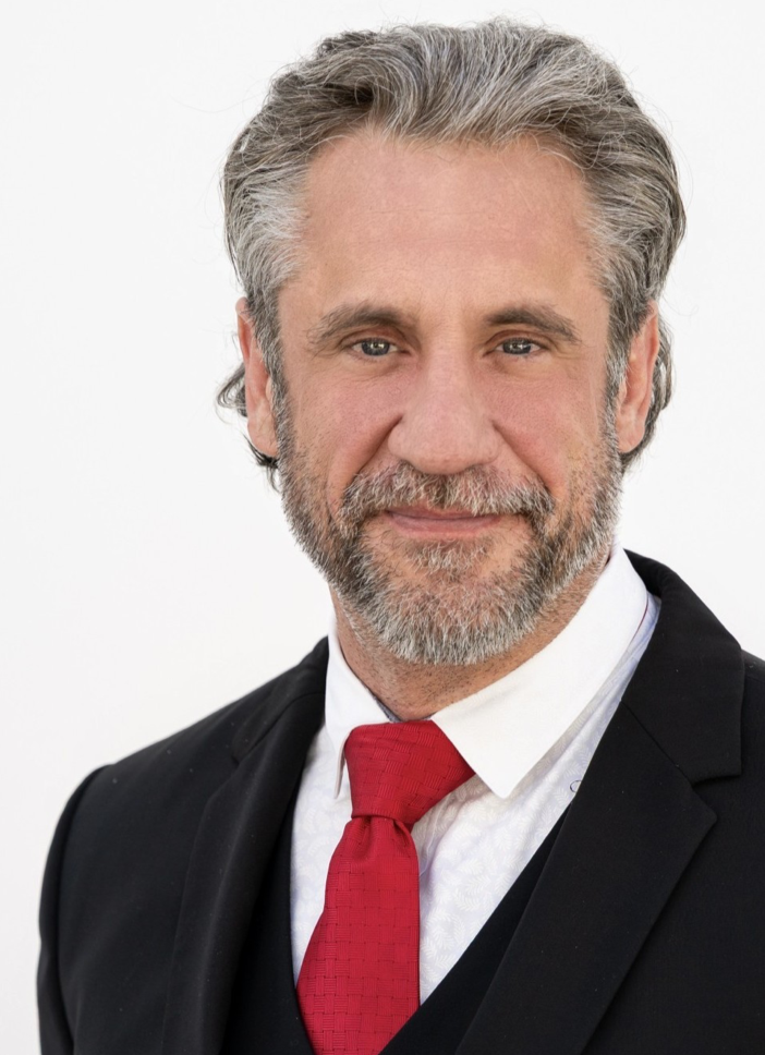 A headshot photo of ELG's founder, Gavin Elliot.