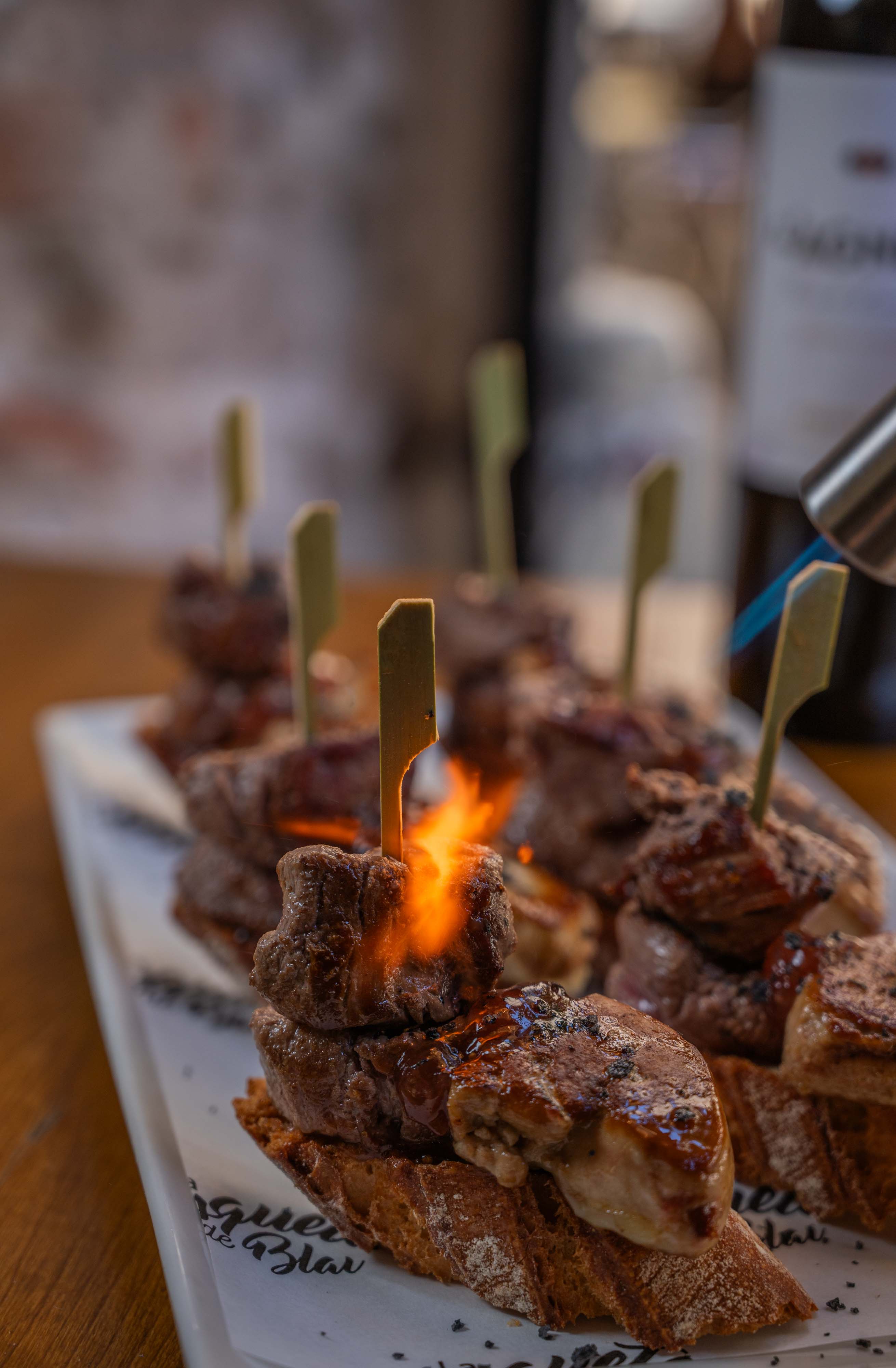 Pinchos calientes recién hechos en La Tasqueta de Blai