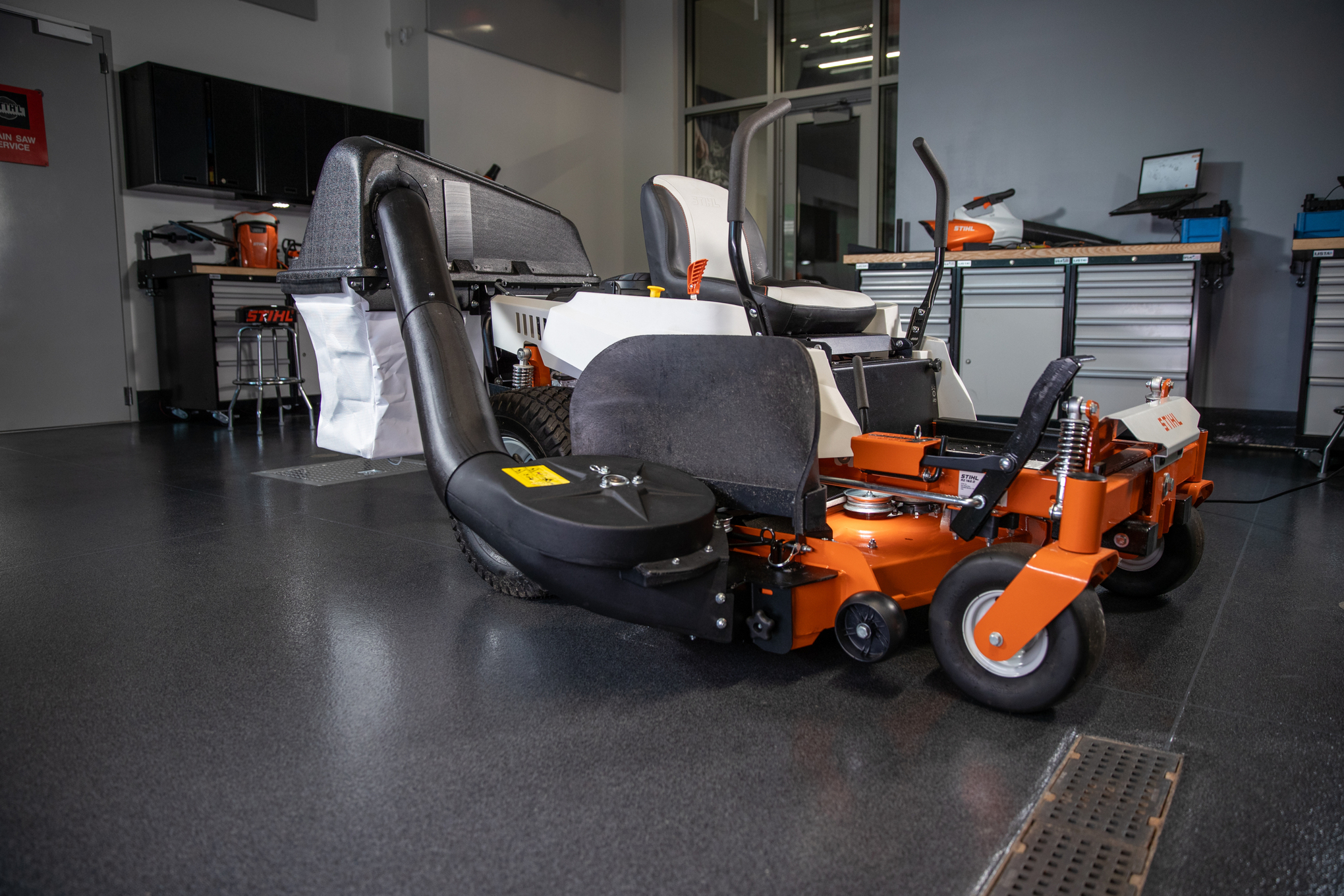 This blower pushes grass clippings into the RZ collection bags.