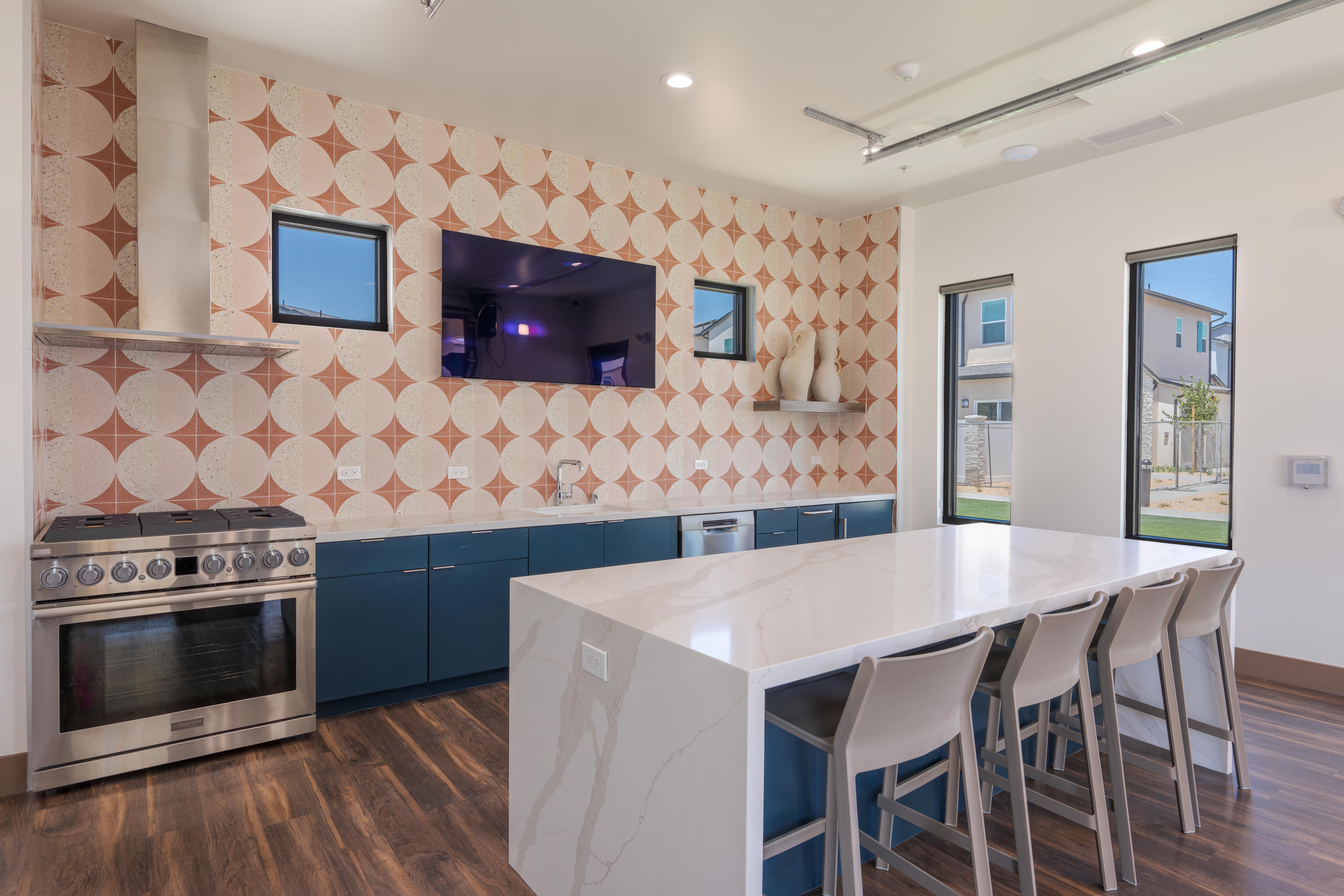 Kitchen with breakfast bar