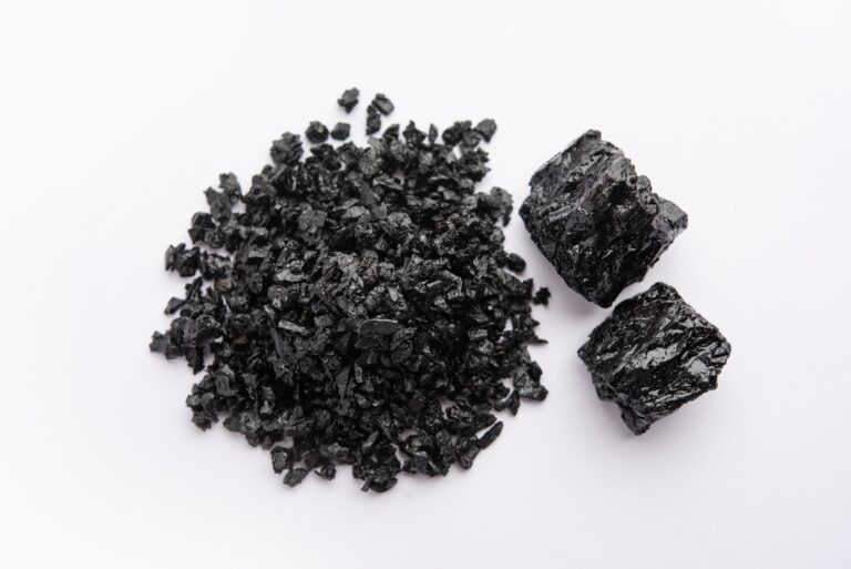 Raw shilajit supplement powder