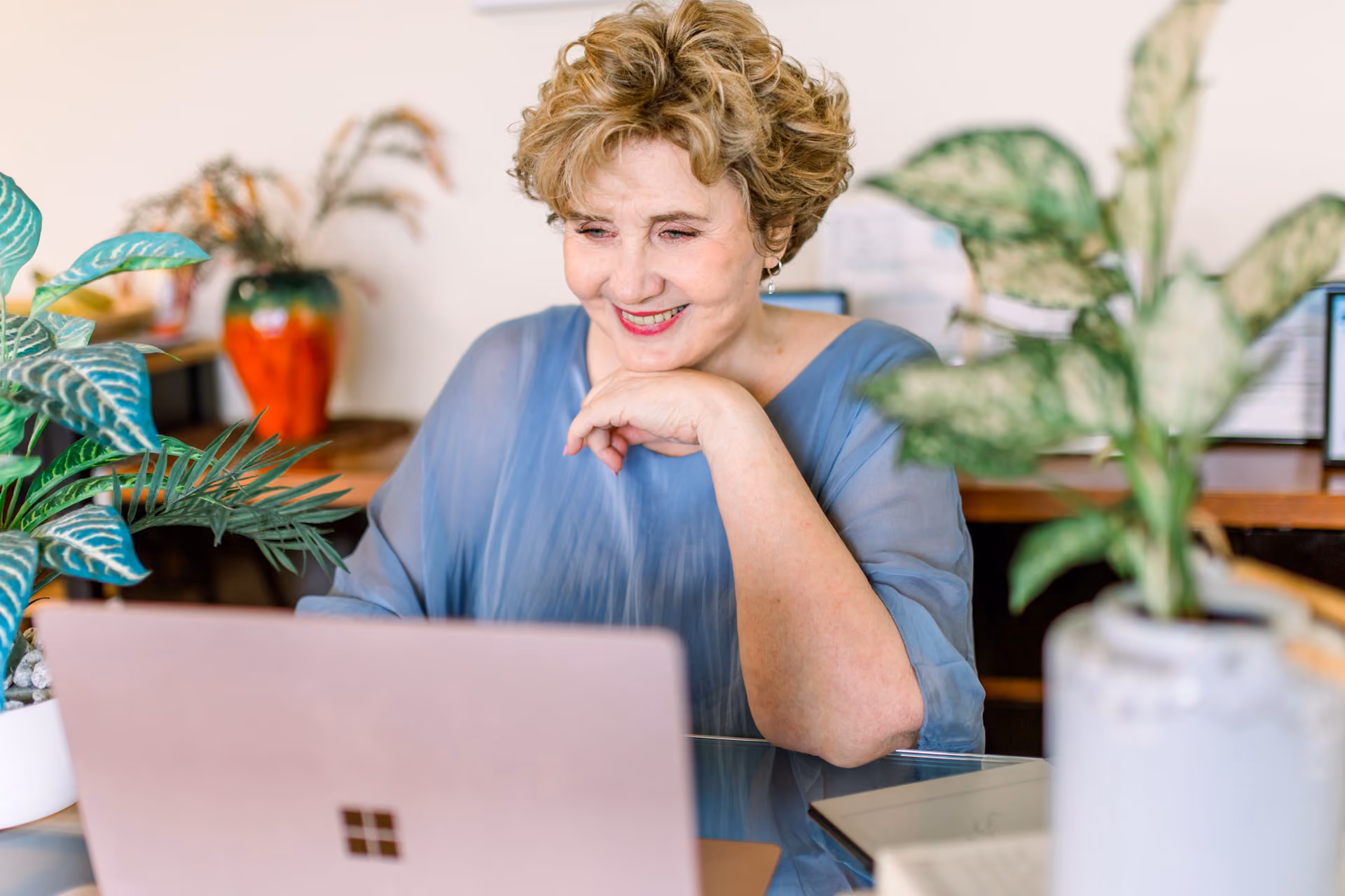 Lynne Gardner providing online hypnotherapy support from her consultation room
