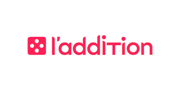 Logo l'addition avec un dé rose à cinq points à gauche du texte.