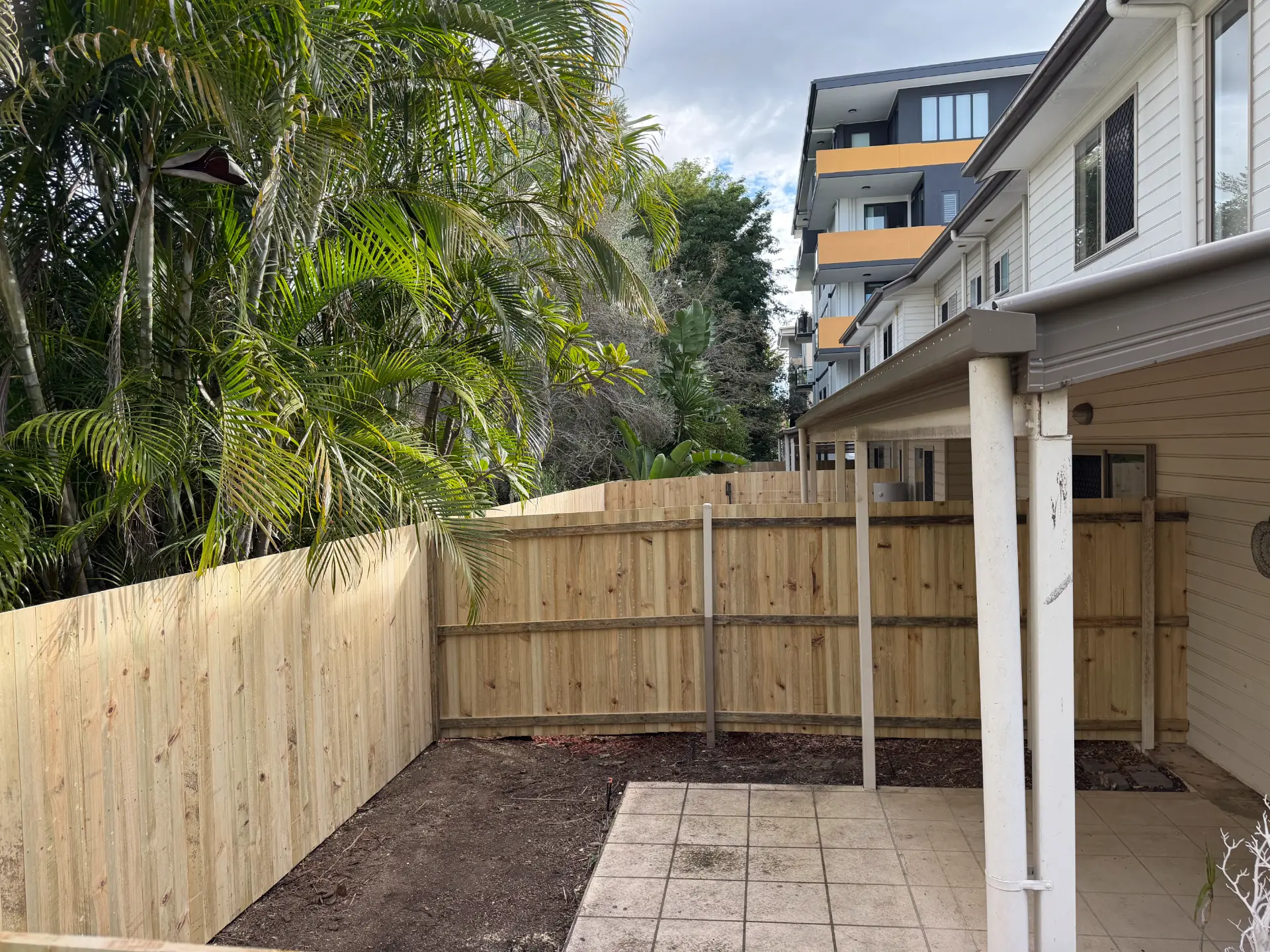 Standard timber paling fence for a body corporate in Sherwood, Brisbane