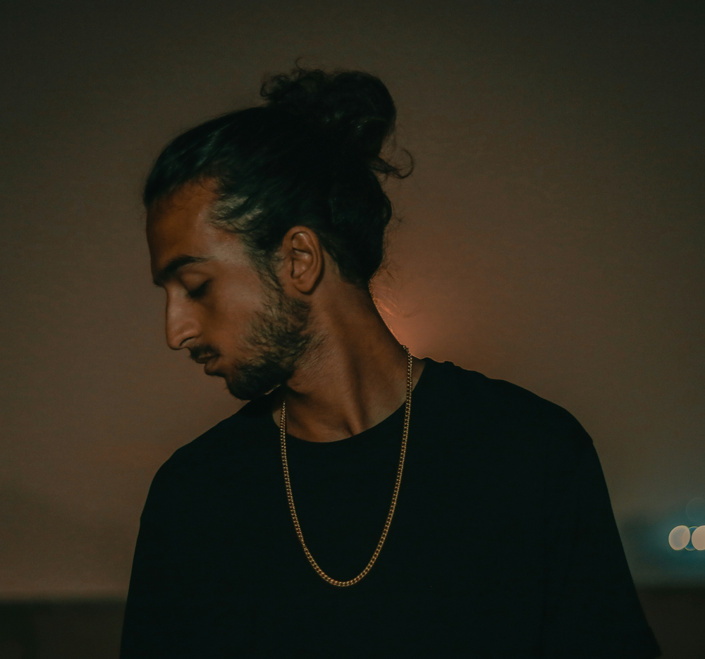 A man wearing a gold chain necklace jewelry