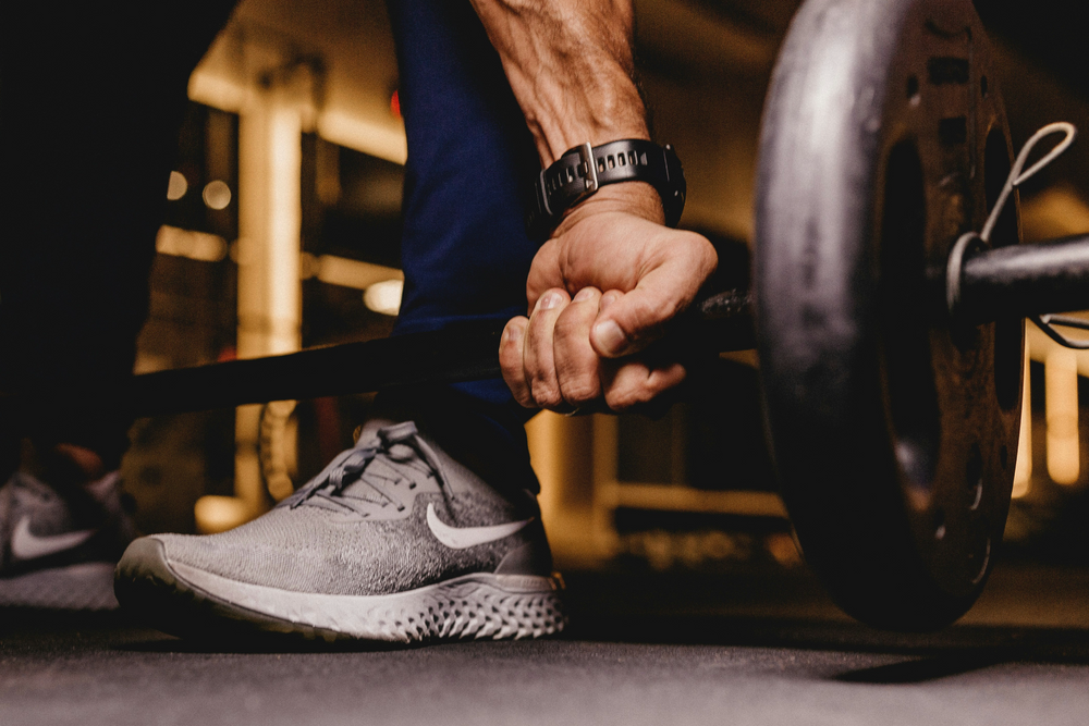 A man wearing athleisure jewelry working out