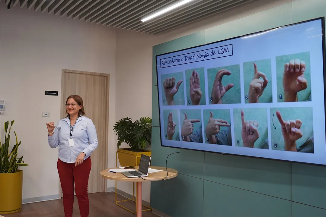 Capacitación en LSM: comunicación accesible en el entorno laboral