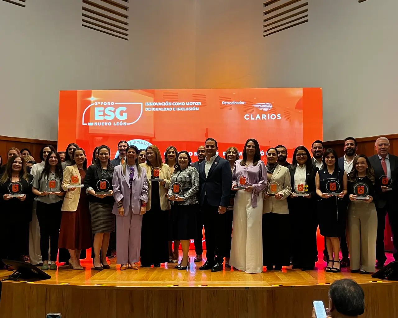 Equipo de Grupo GP en evento de Premio Igualdad e Inclusión 2025 en Nuevo León