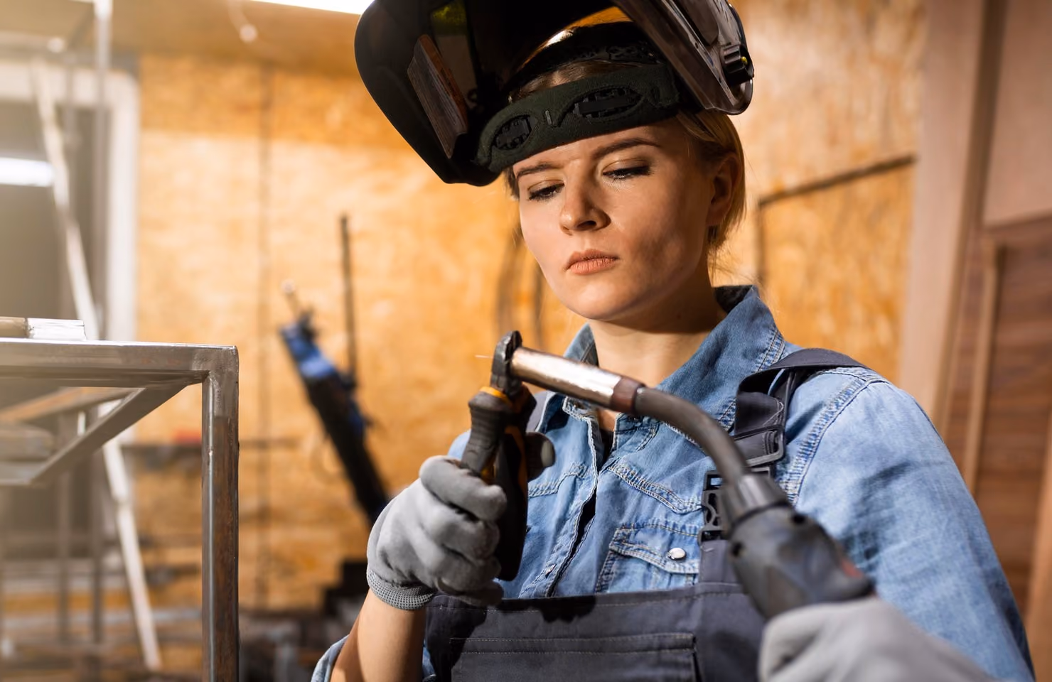 Certificate II in Engineering Pathways (MEM20422) course header image