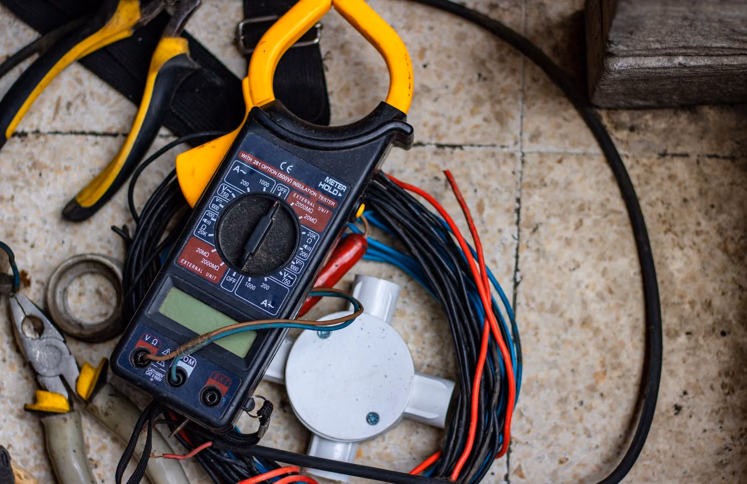 Certificate II in Electrotechnology (Pre-vocational) (22682VIC) course header image