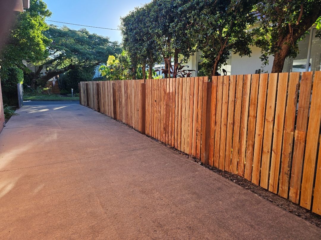 Timber paling fence built by Synergy Fencing for a Brisbane home
