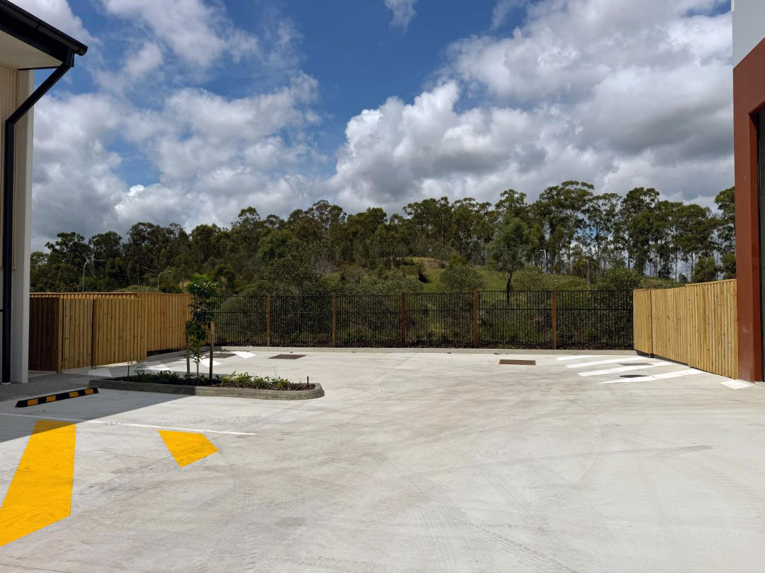 Commercial fencing project delivered by Synergy Fencing for a Brisbane building site