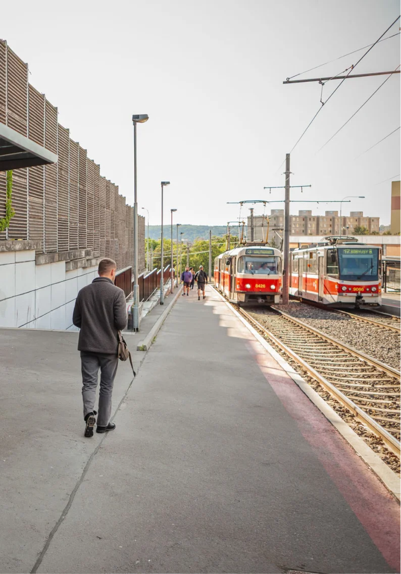 Tramvajová zastávka v blízkosti Modřanské Zahrady