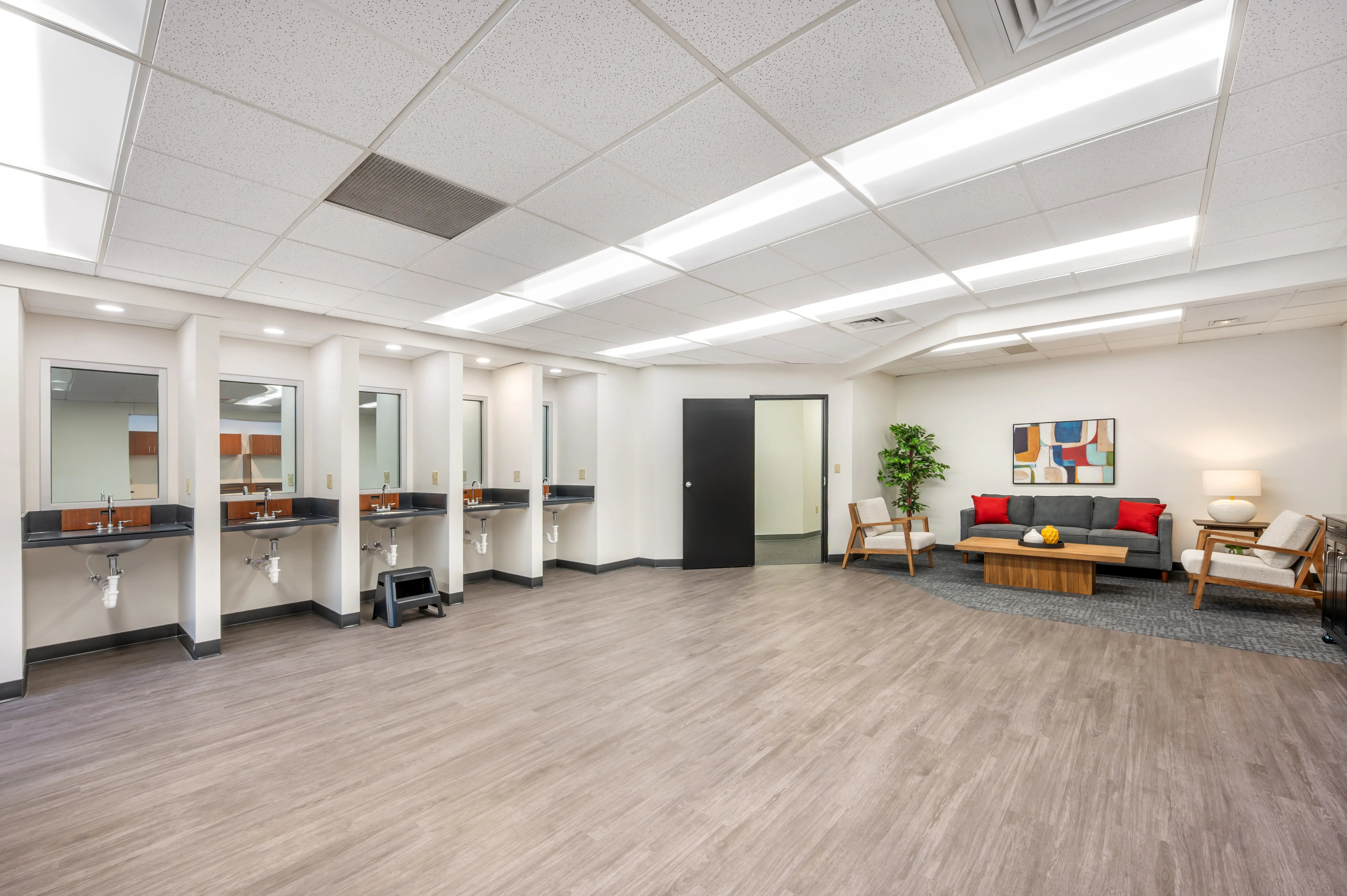 Queen City client conference and collaboration room at L&E Research's Cincinnati sensory evaluation facility