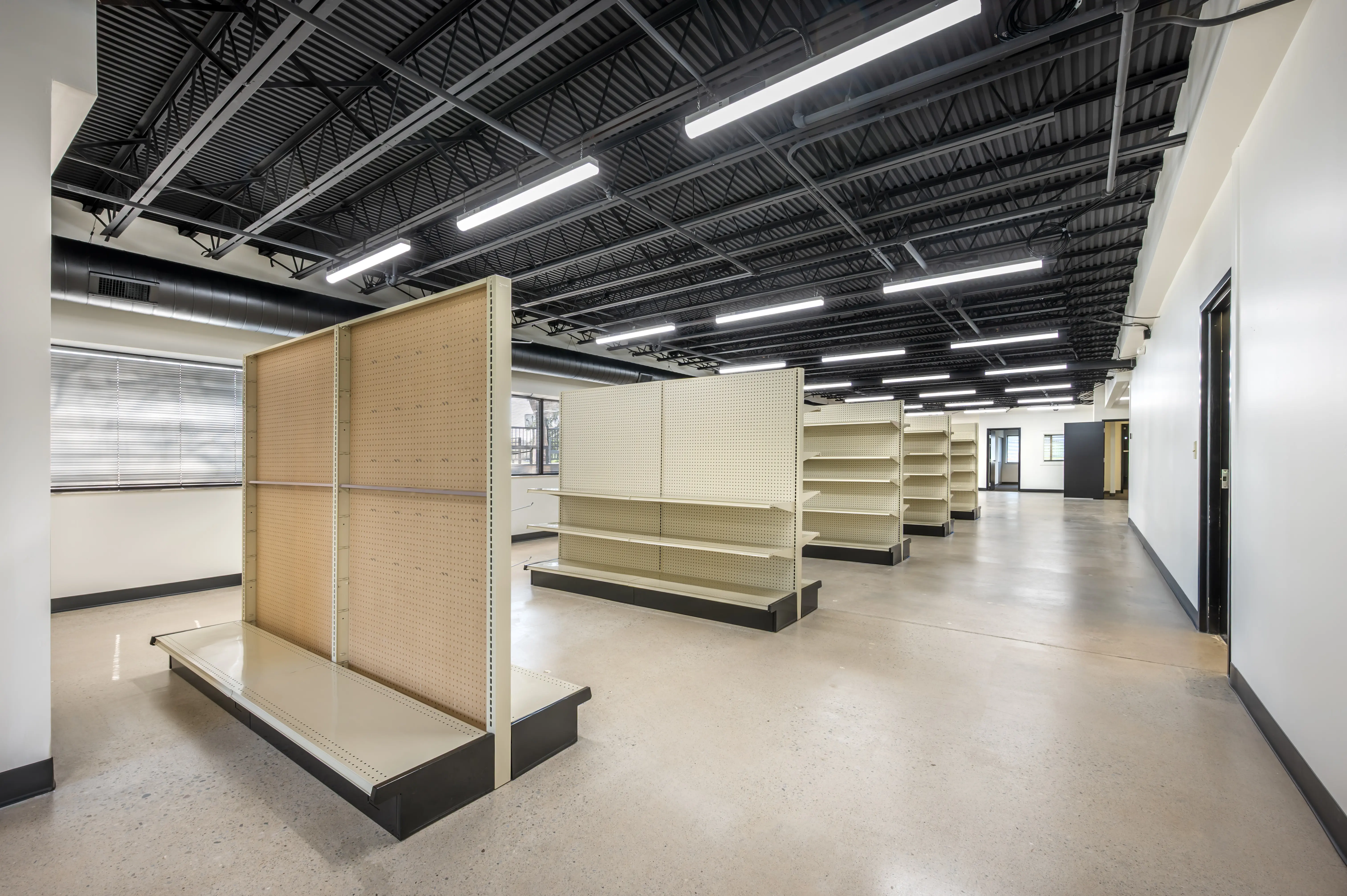 Retail storefront simulation with adjustable gondola shelving for shelf and packout testing at L&E Research's Cincinnati market research facility