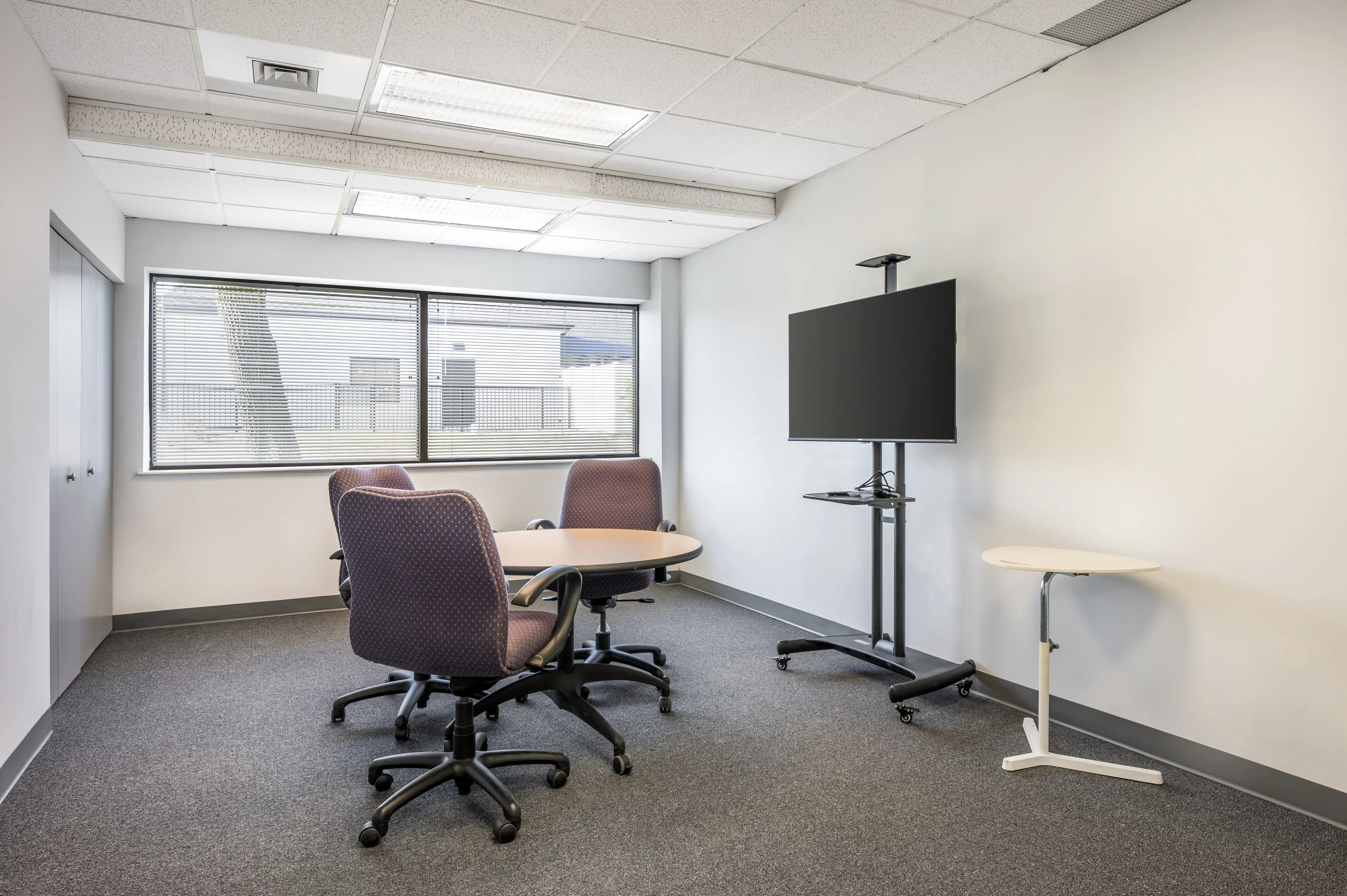 Private interview room for one-on-one research sessions with Cincinnati research participants at L&E Research
