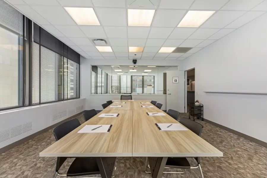 Spacious focus group suite at L&E Research in downtown Chicago, featuring large windows with views overlooking the famous Magnificent Mile.