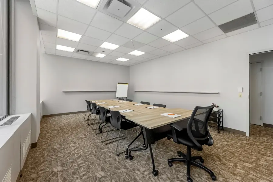 O'Hare suite focus room at L&E Research downtown Chicago, arranged in an auditorium layout for high-capacity litigation research and presentations.