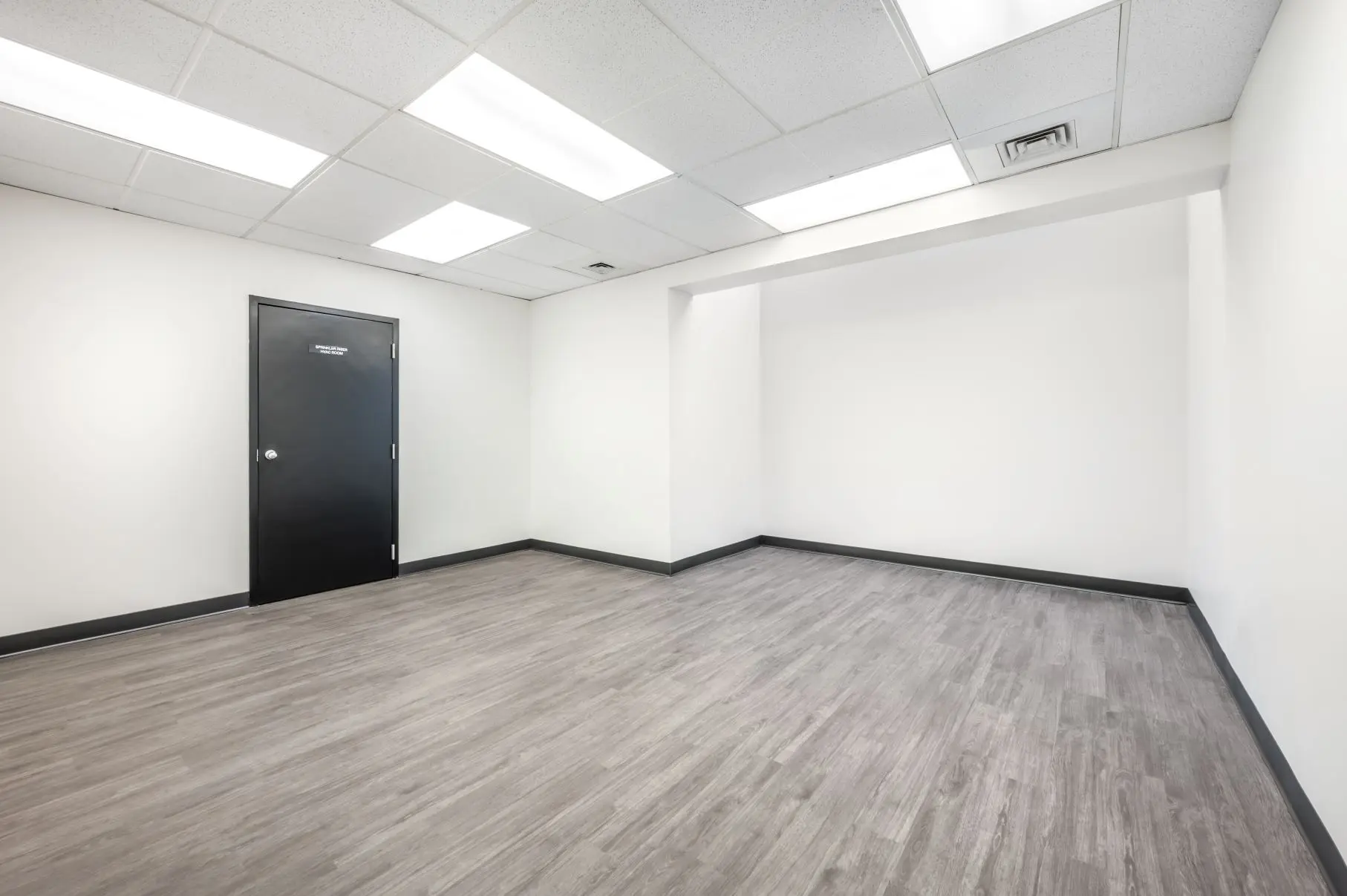 Standard conference room layout inside the Sawyer Point focus group suite at L&E Research's Cincinnati market research facility.