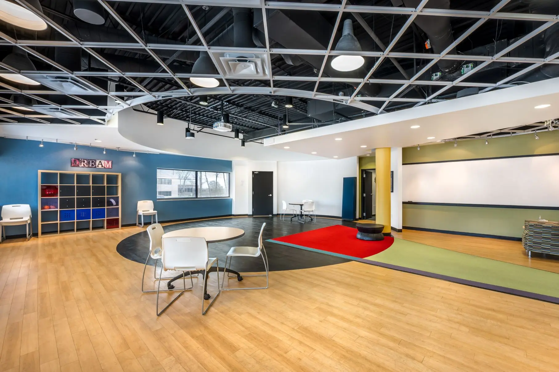 The Envisage Studio at L&E Research Cincinnati, a massive creative ideation and brainstorming space configured for corporate team collaboration.