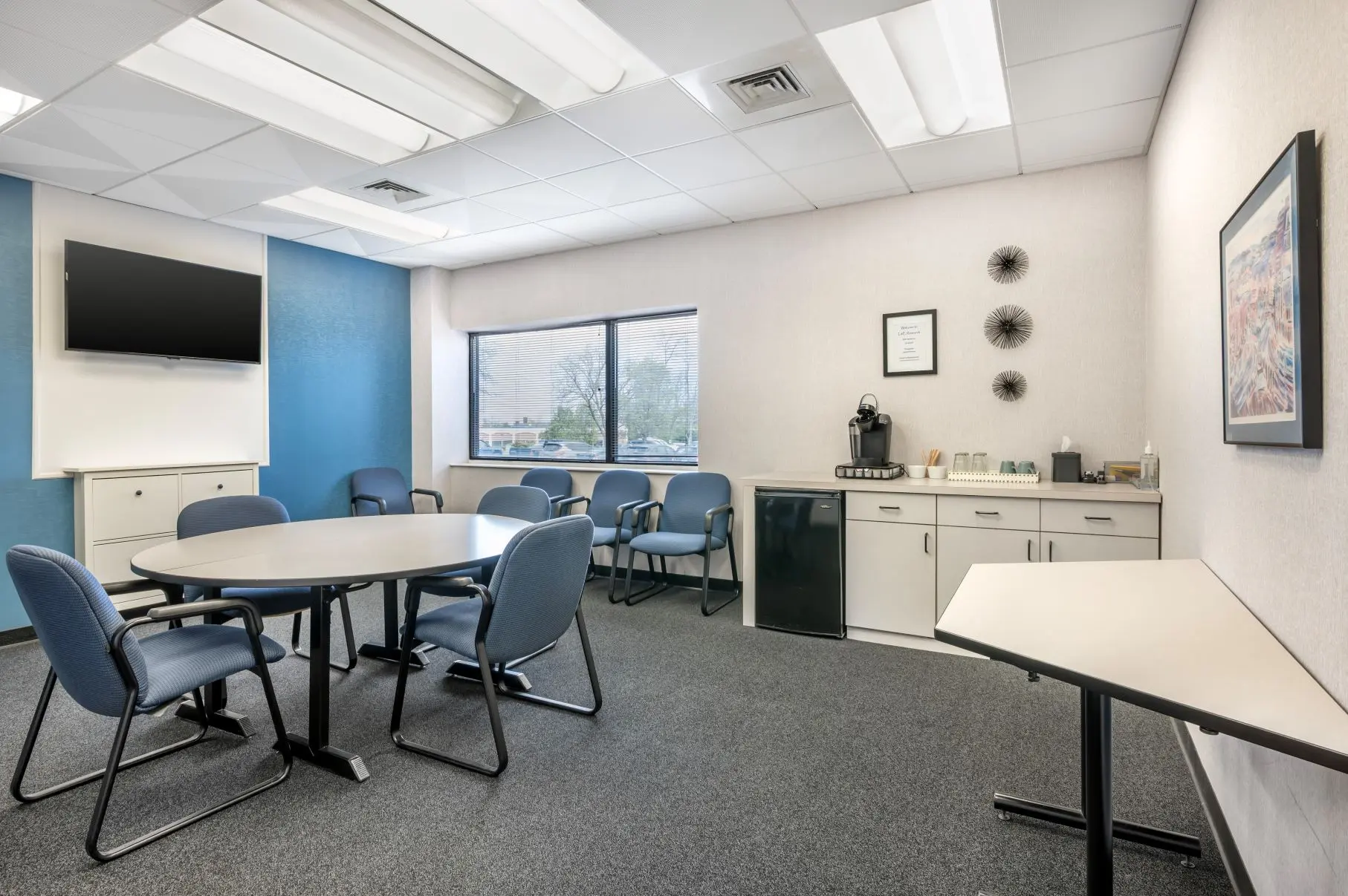 Professional focus group room rental within the Aronoff suite at L&E Research Cincinnati, configured for consumer insights and participant panels.