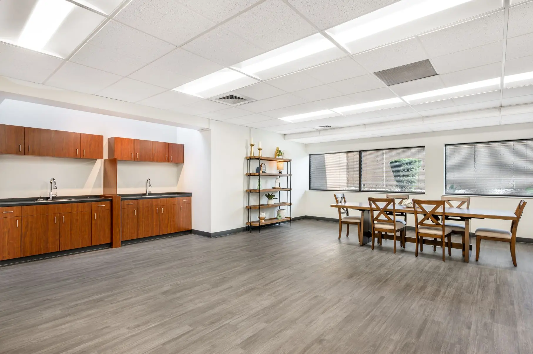 Oversized consumer insight panel room within the Queen City suite at L&E Research's 10,000-square-foot Cincinnati facility.