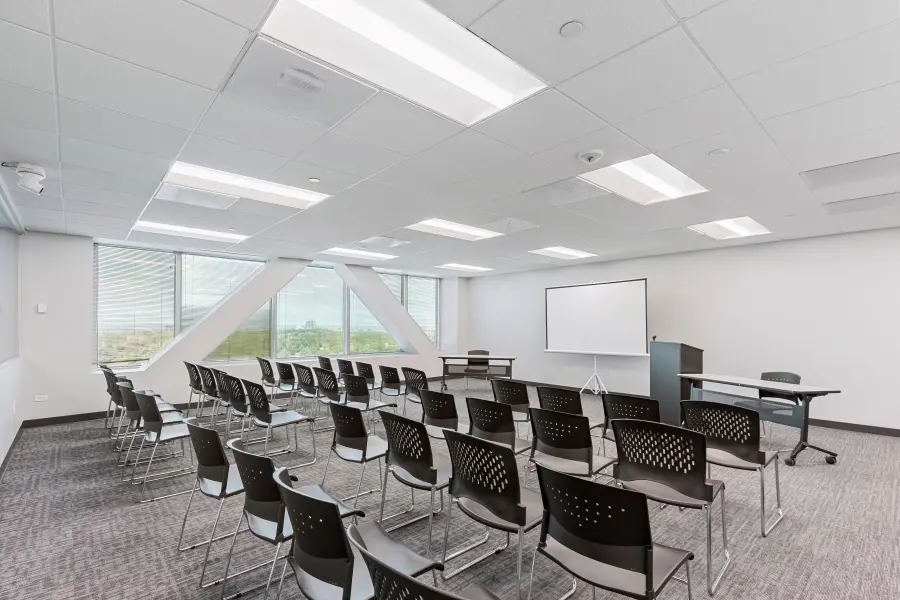 Oversized qualitative focus room within the Pikes Peak suite at L&E Research Denver, configured for high-capacity participant panels.