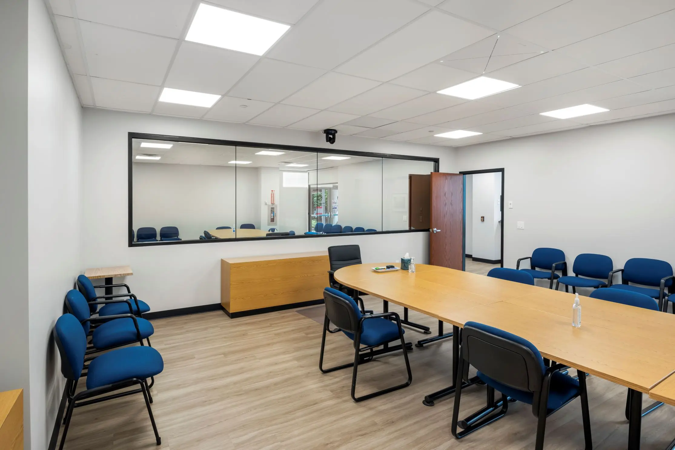 Versatile focus group suite rental at L&E Research Columbus, featuring modular tables configured for interactive consumer research.