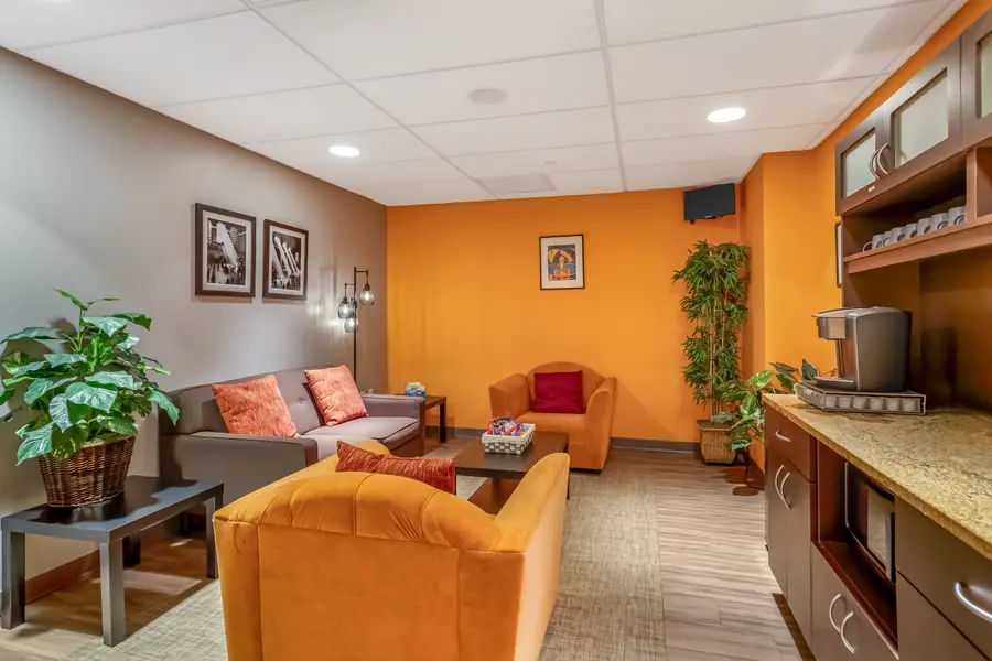 Premium executive client lounge within the Grand Central suite at L&E Research New York, offering private workspaces and touchdown business amenities.