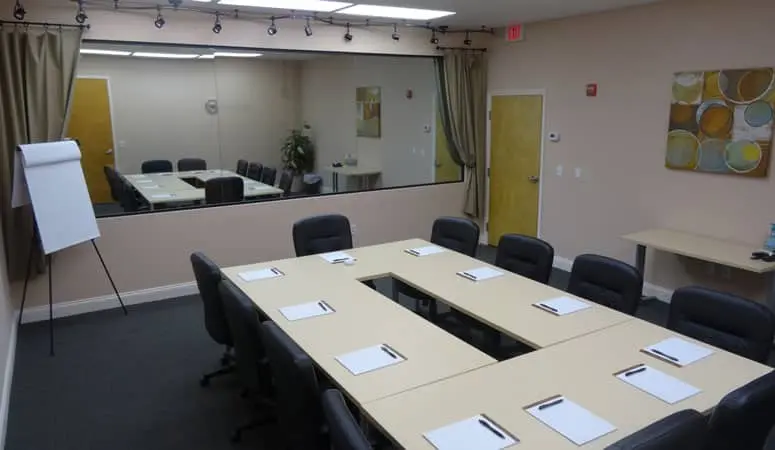 L&E Research Orlando facility floor plan displaying medical device testing spaces and mock jury layouts.