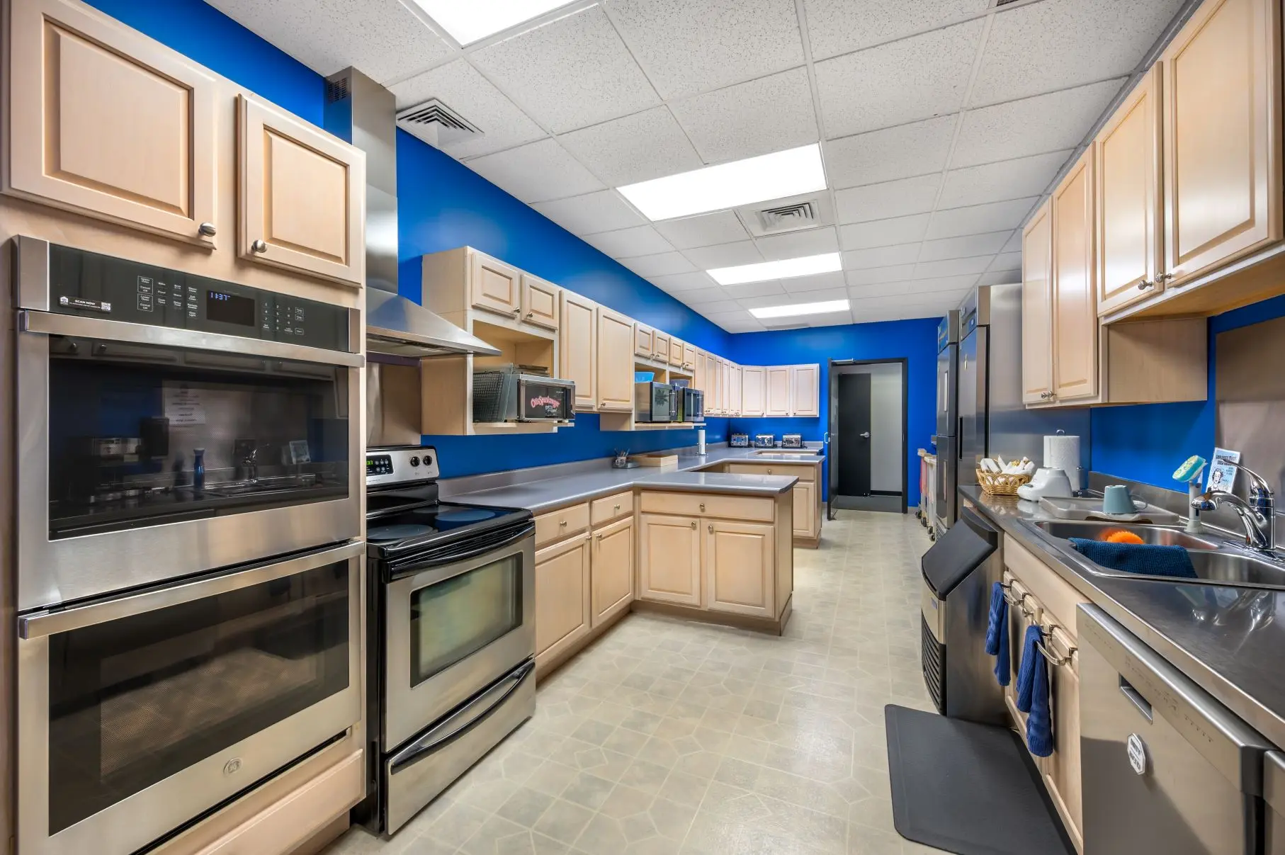 Modern staff kitchen and food prep hub supporting operations at L&E Research's Cincinnati qualitative insights office.