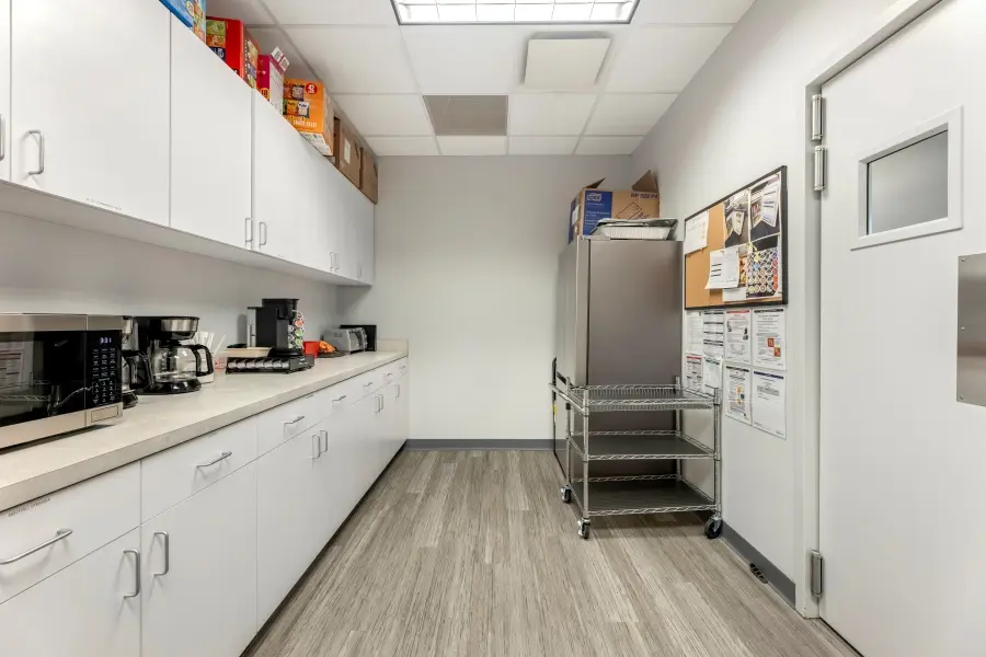 Fully equipped employee kitchen and staff breakroom area supporting the on-site team at L&E Research Chicago.