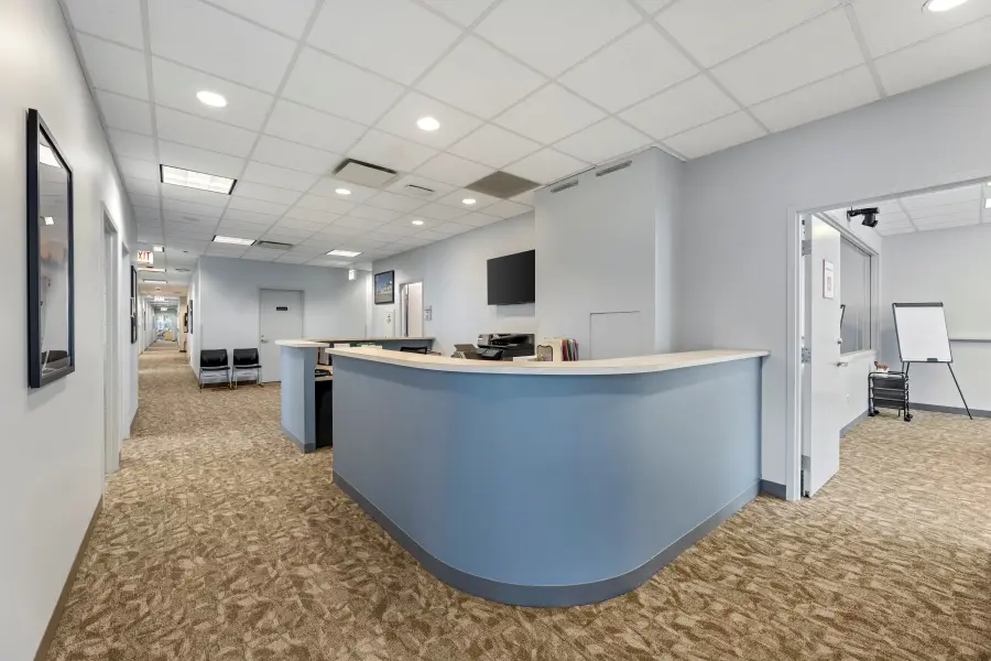 Dedicated B2B client service desk providing administrative support at L&E Research's downtown Chicago location.