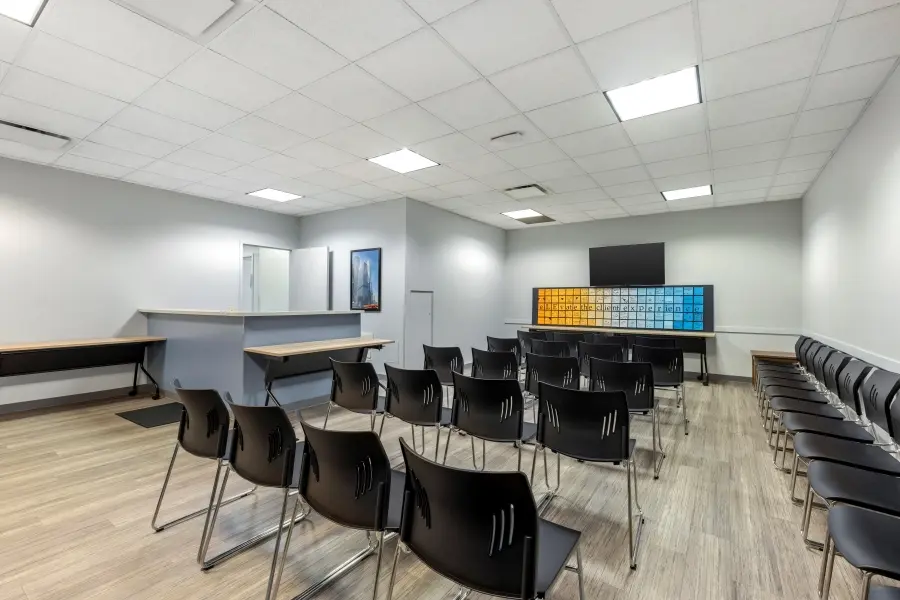 Spacious and comfortable participant waiting lounge at L&E Research Chicago, designed to ensure high show-rates for research panels.
