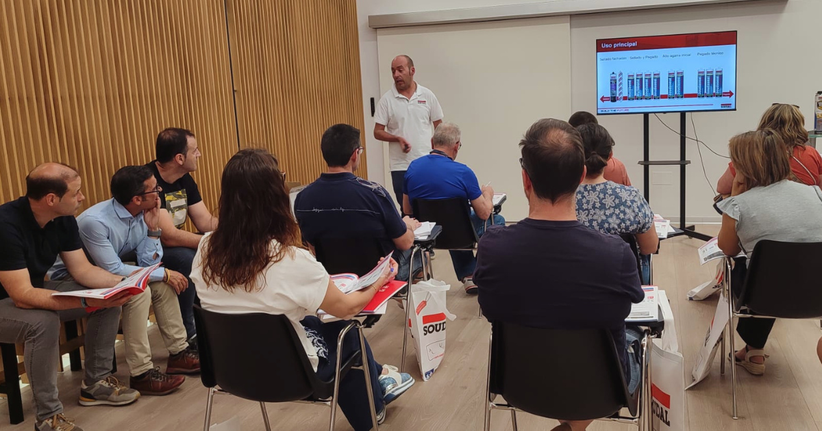 Taller práctico de espumas y adhesivos Soudal en las instalaciones de Los Gatos en Íscar