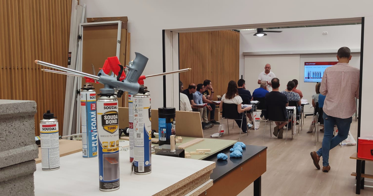 Taller práctico de espumas y adhesivos Soudal en las instalaciones de Los Gatos en Íscar