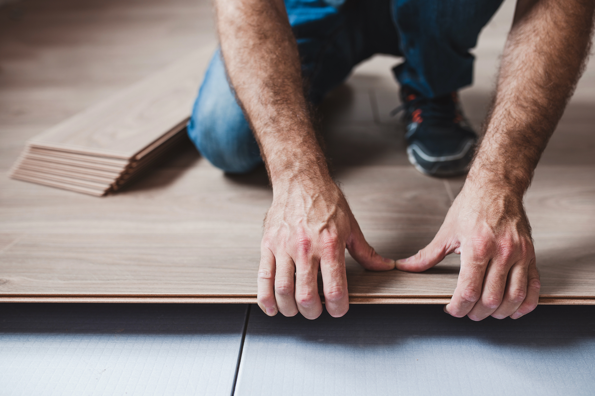 Montaje de suelo laminado