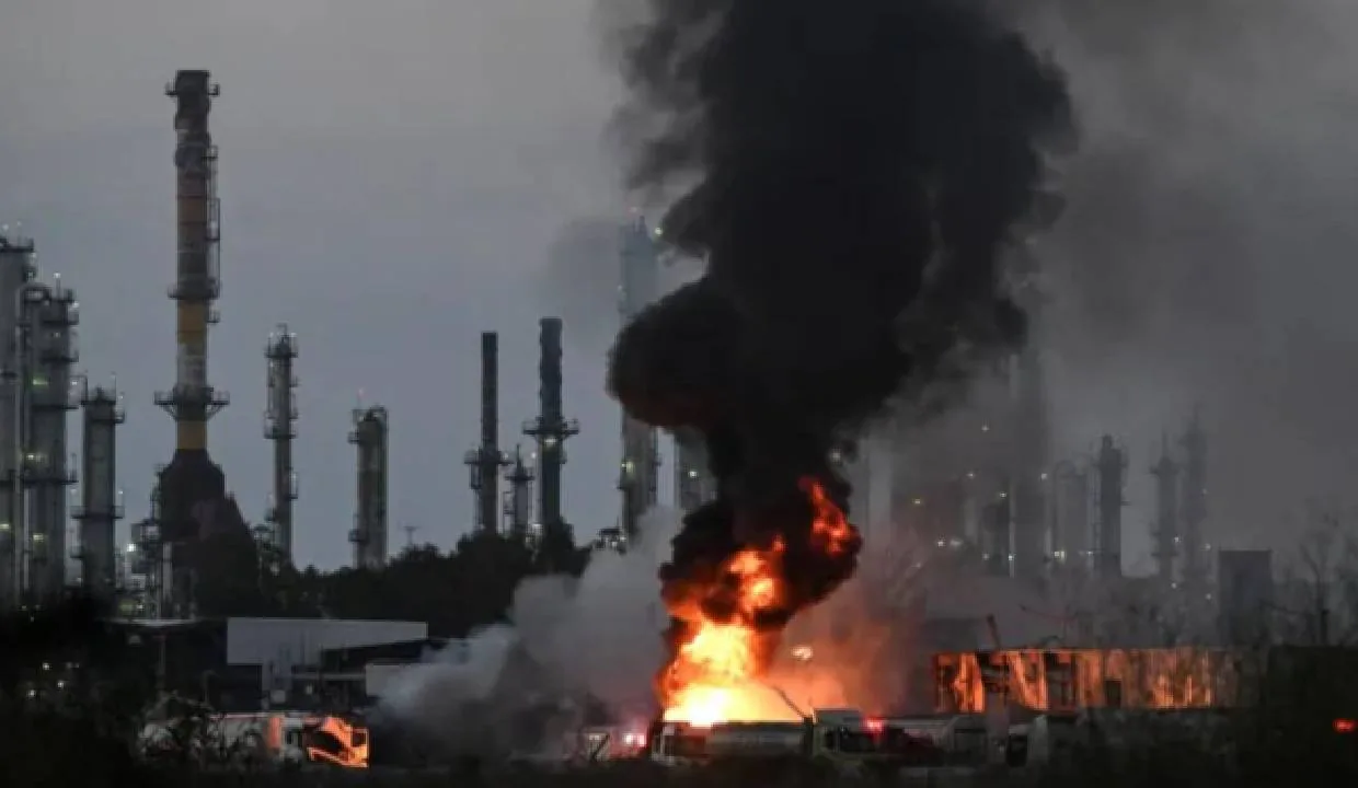 Graphic illustrating the weekend drone strike near the UAE's Barakah nuclear power plant