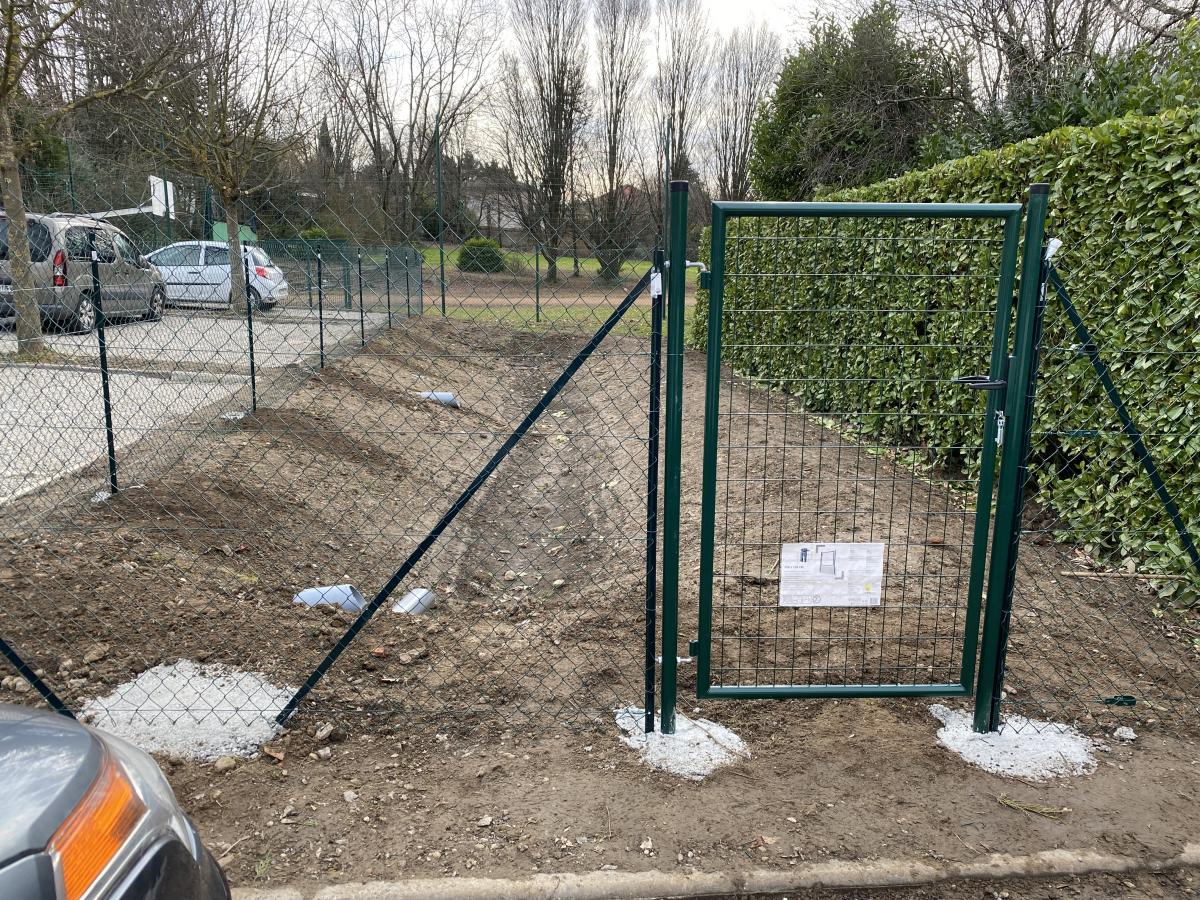 Installation de grillage et portillon