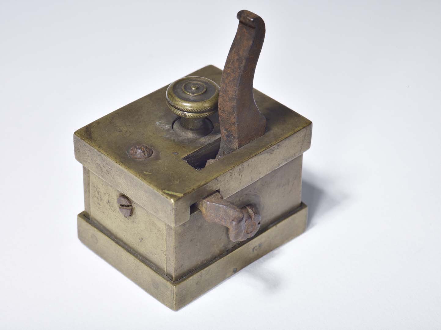 Historisches Aderlassmesser aus Messing