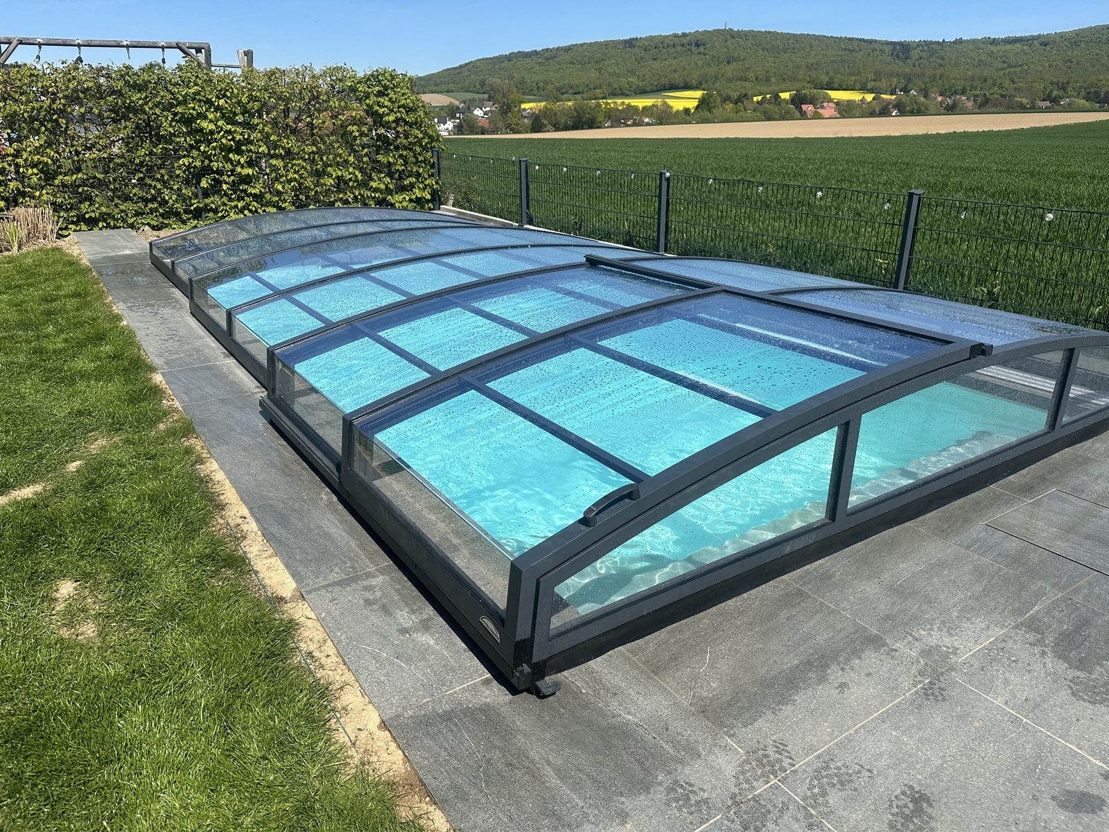 Pool mit Überdachung
