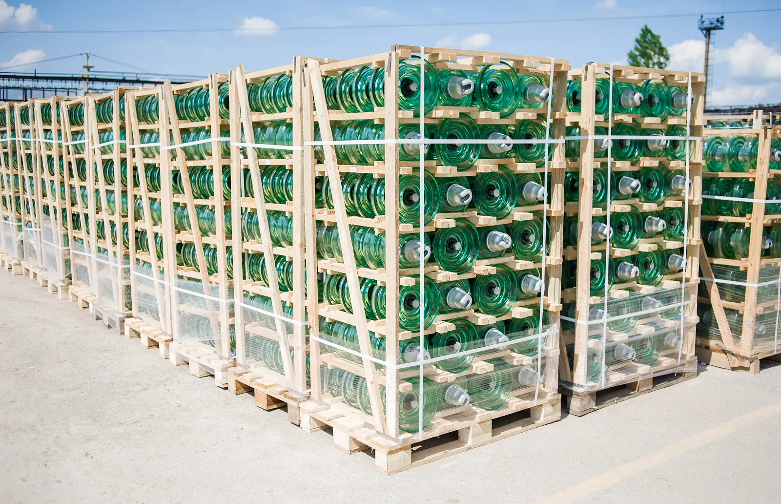 Export packaging and logistics of high-voltage glass insulators prepared for international shipment.
